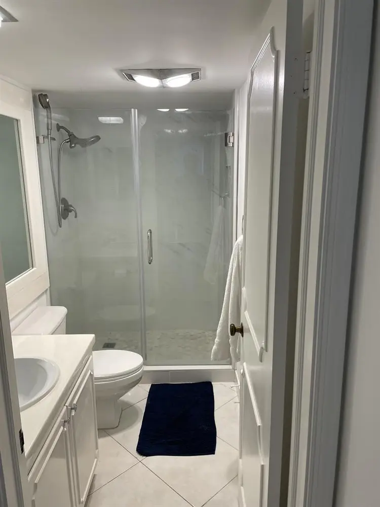 Beautiful private bedroom & Bath.