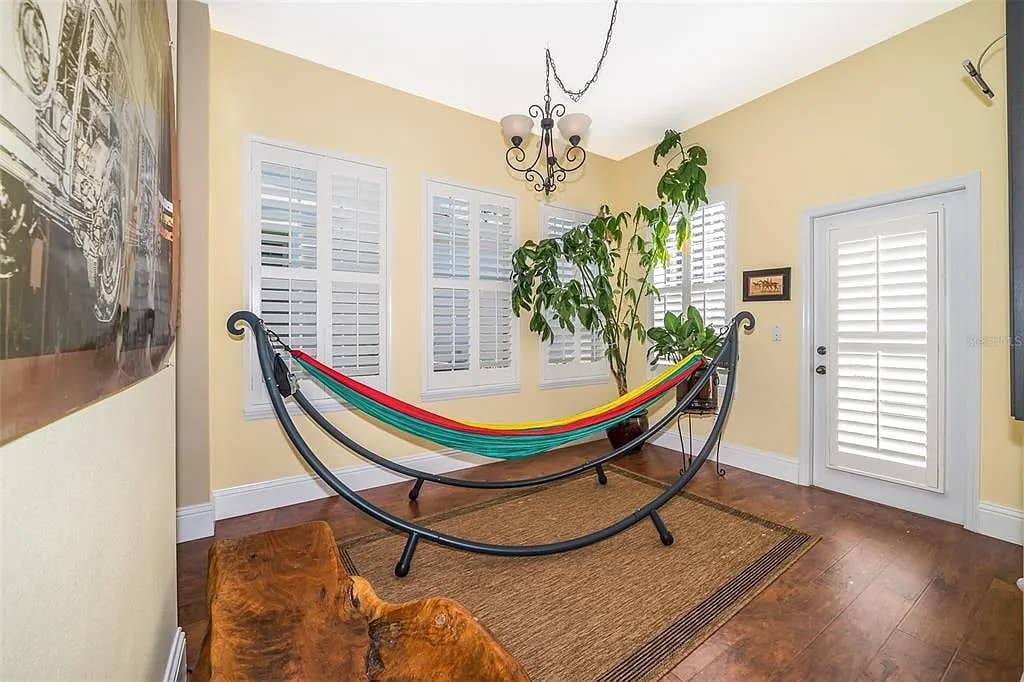 Share a Baldwin Park Home on Pond!