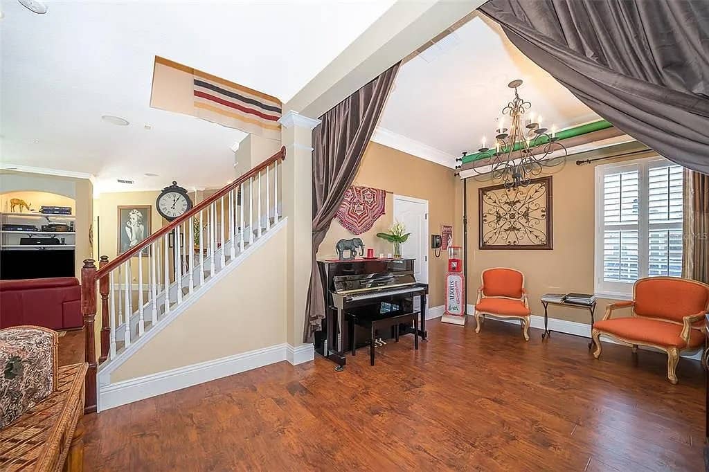 Share a Baldwin Park Home on Pond!