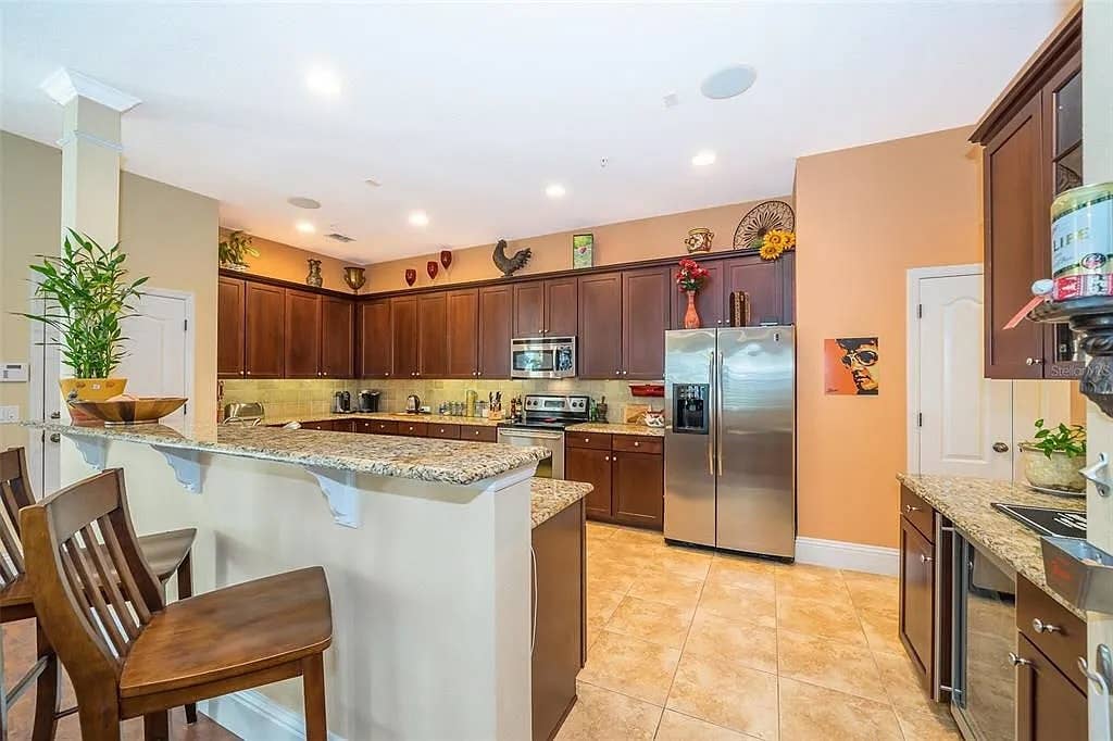 Share a Baldwin Park Home on Pond!