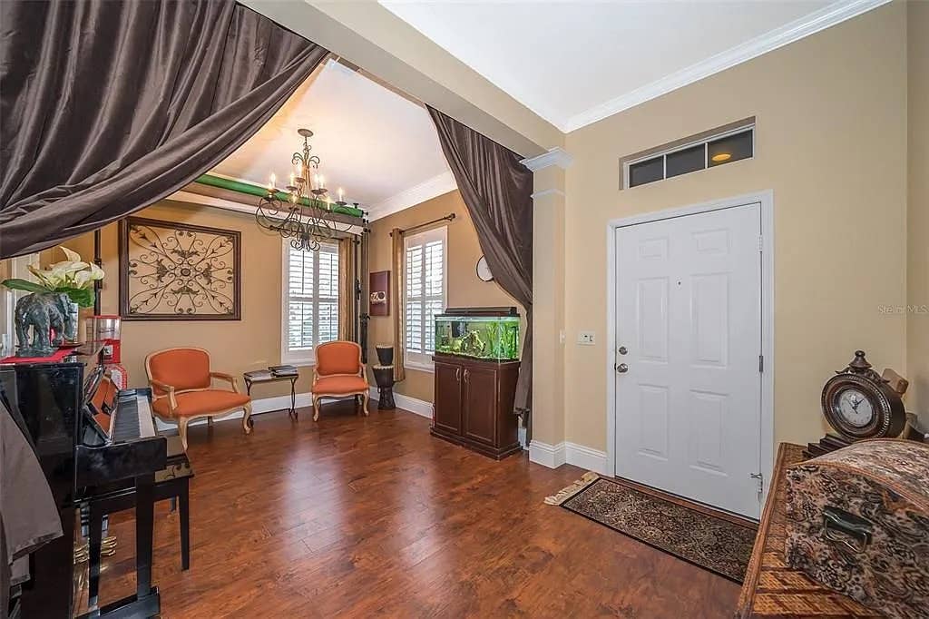 Share a Baldwin Park Home on Pond!