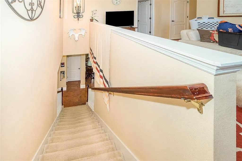 Share a Baldwin Park Home on Pond!