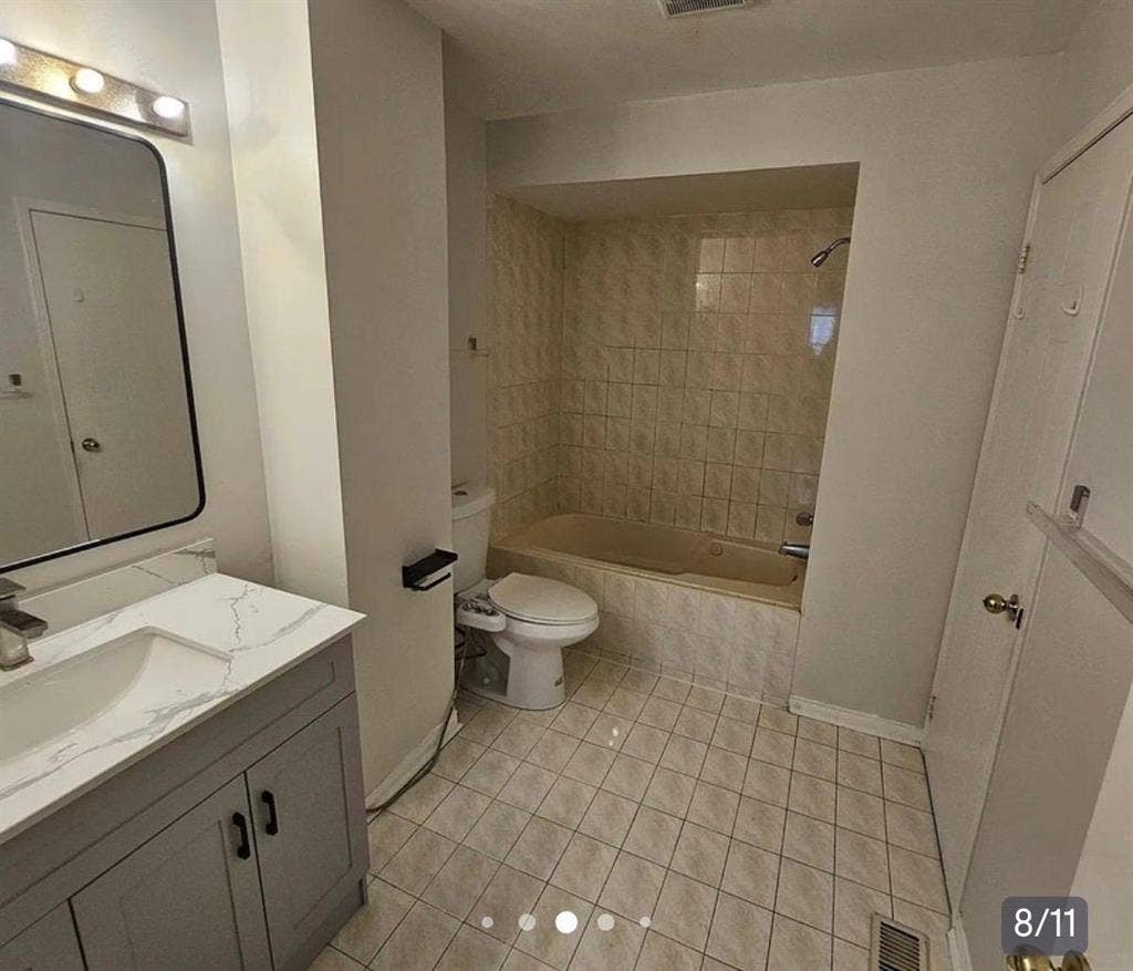 Private Room in 3bhk Townhouse