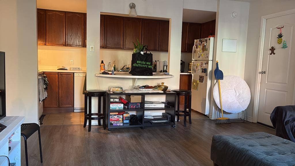 Bed and bath in a 2bed2bath unit