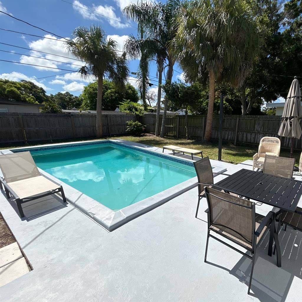 Looking for a third roommate!!!