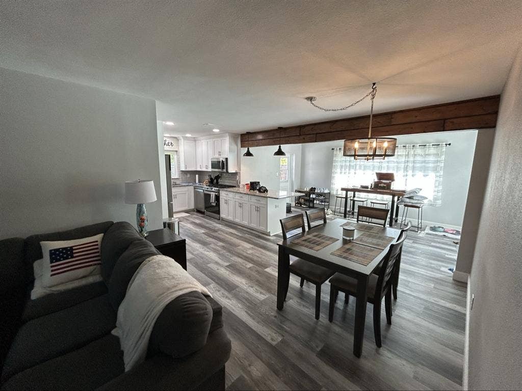 Looking for a third roommate!!!