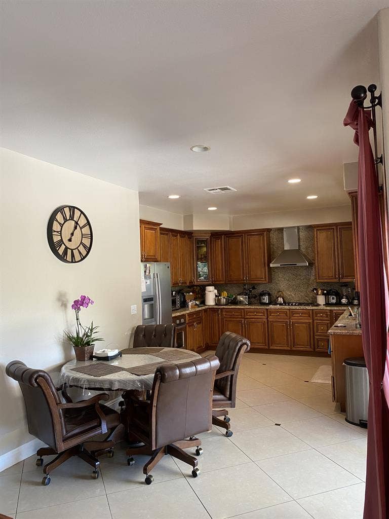 🏡 Furnished Rooms in Canoga Park