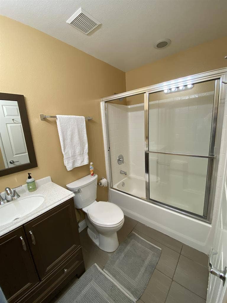 🏡 Furnished Rooms in Canoga Park