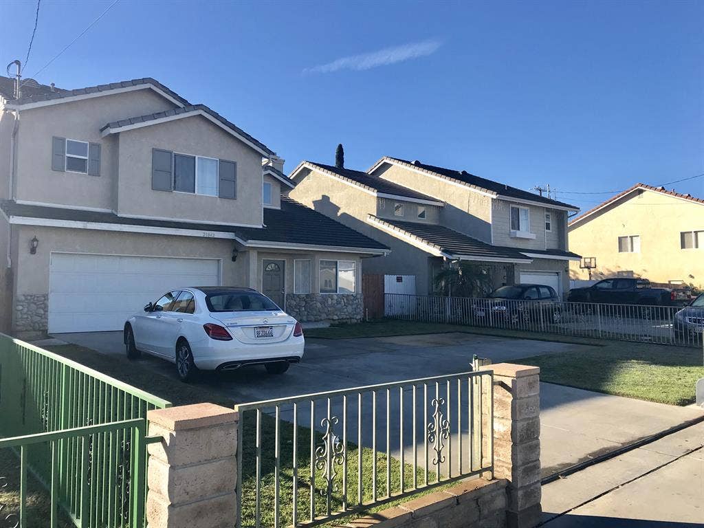 🏡 Furnished Rooms in Canoga Park