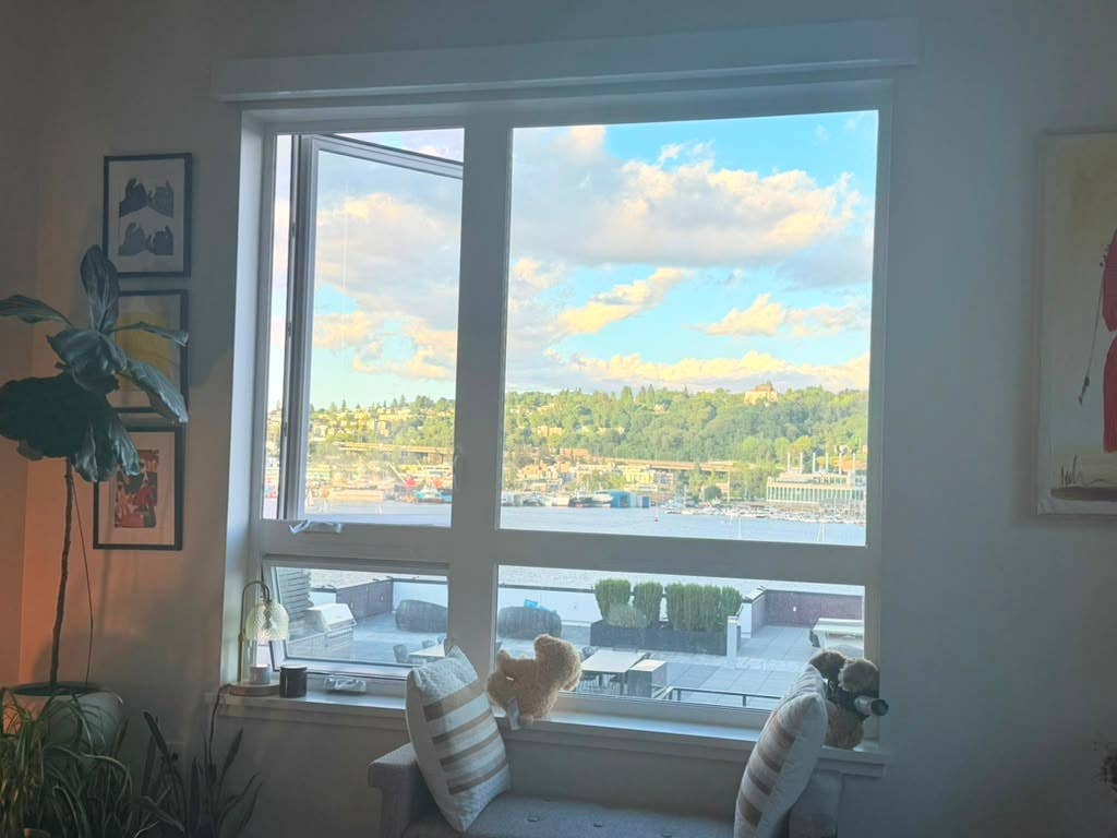 Sublease 2B2B Lake Front Unit