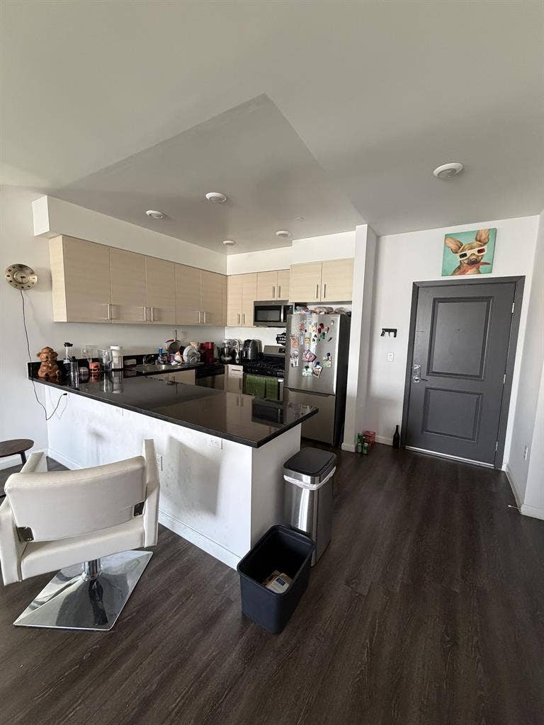 Room for Rent w/ Shared Bath 91343