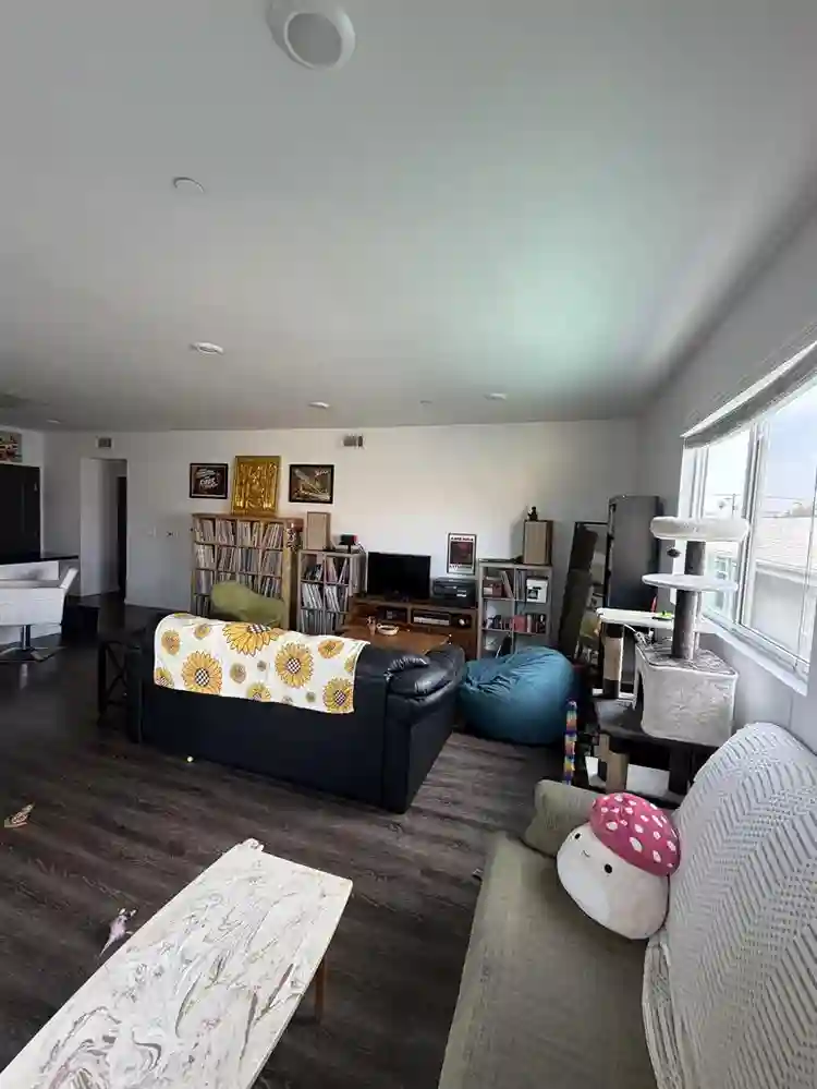 Room for Rent w/ Shared Bath 91343