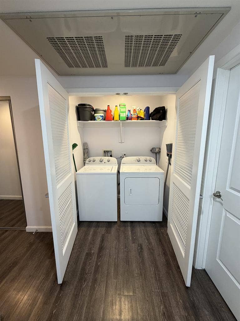 Room for Rent w/ Shared Bath 91343