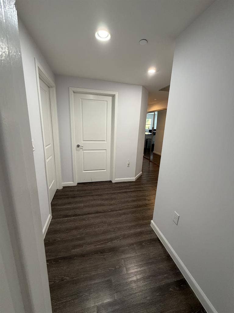 Room for Rent w/ Shared Bath 91343
