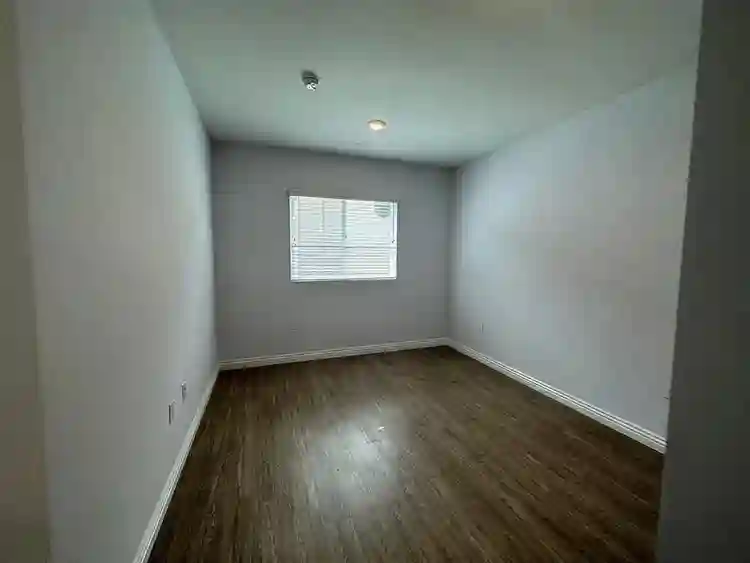 Room for Rent w/ Shared Bath 91343