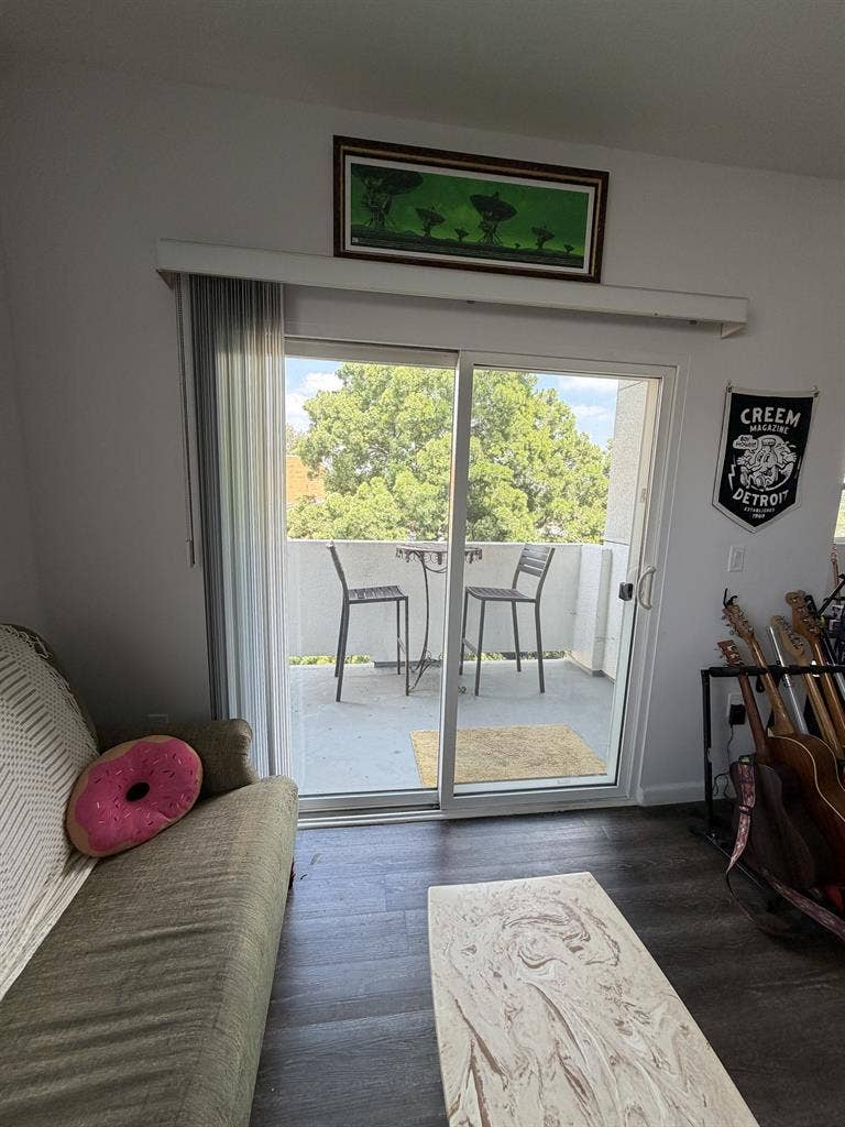 Room for Rent w/ Shared Bath 91343