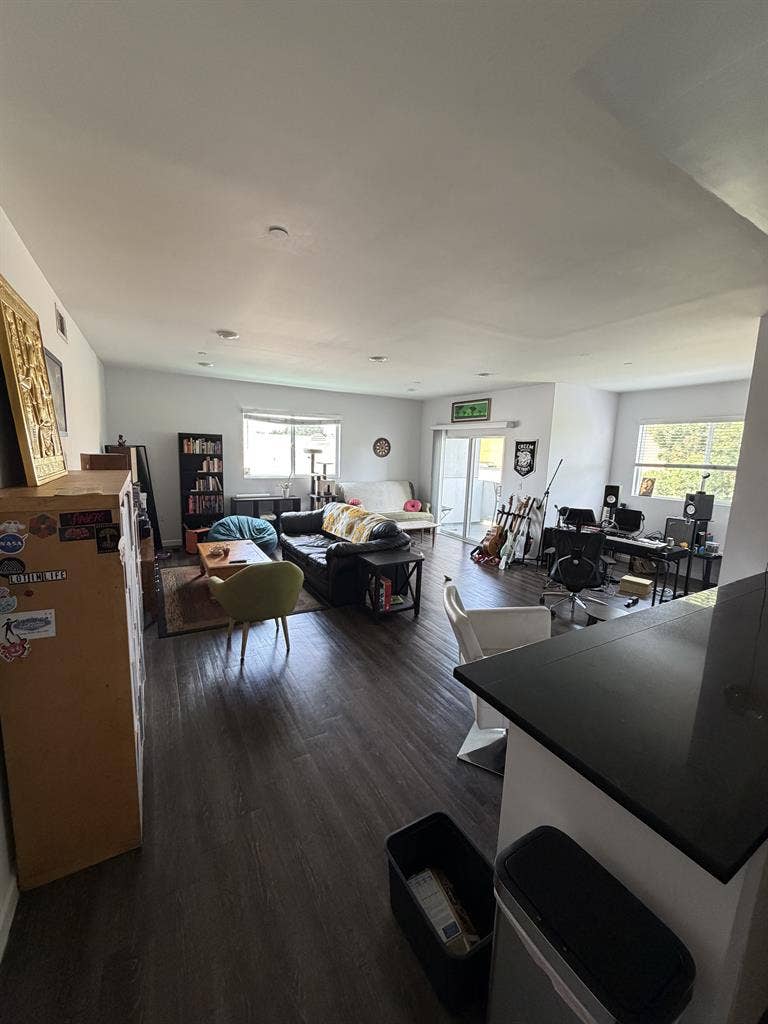 Room for Rent w/ Shared Bath 91343