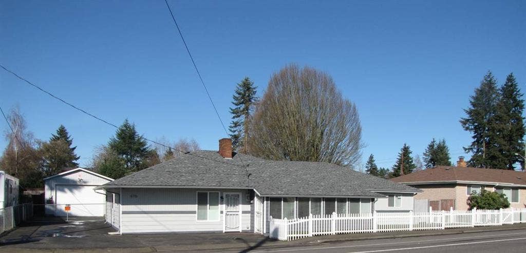 West Vancouver WA Room Available