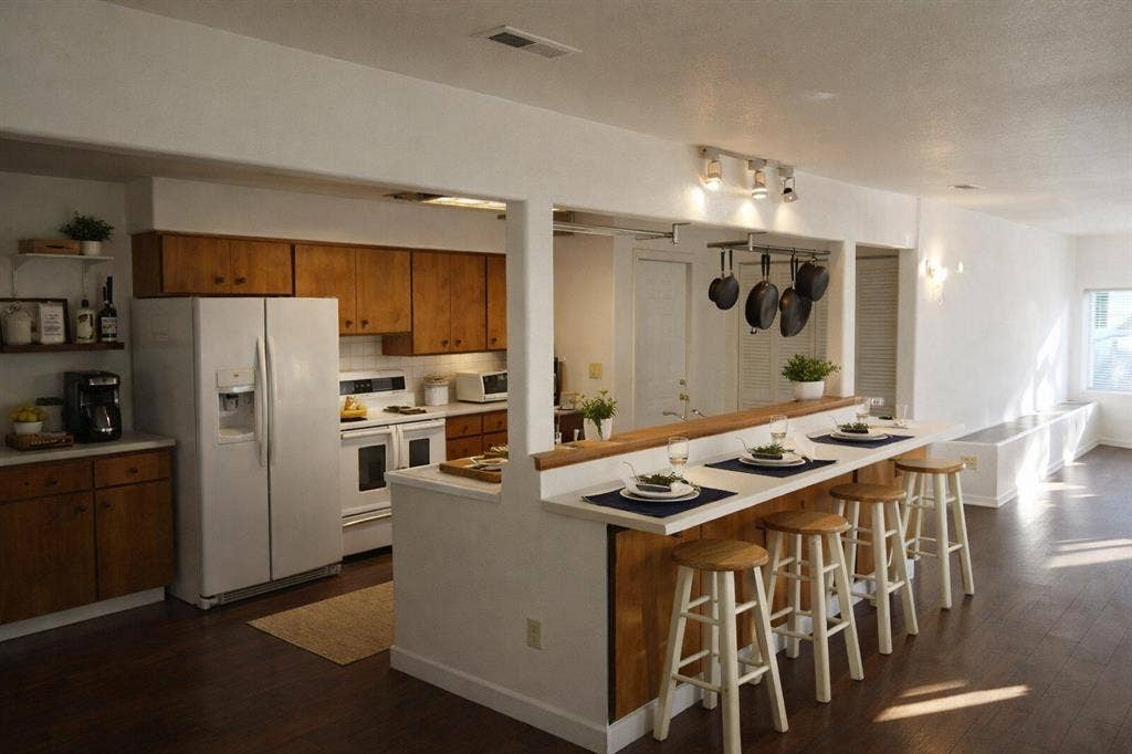 West Vancouver WA Room Available
