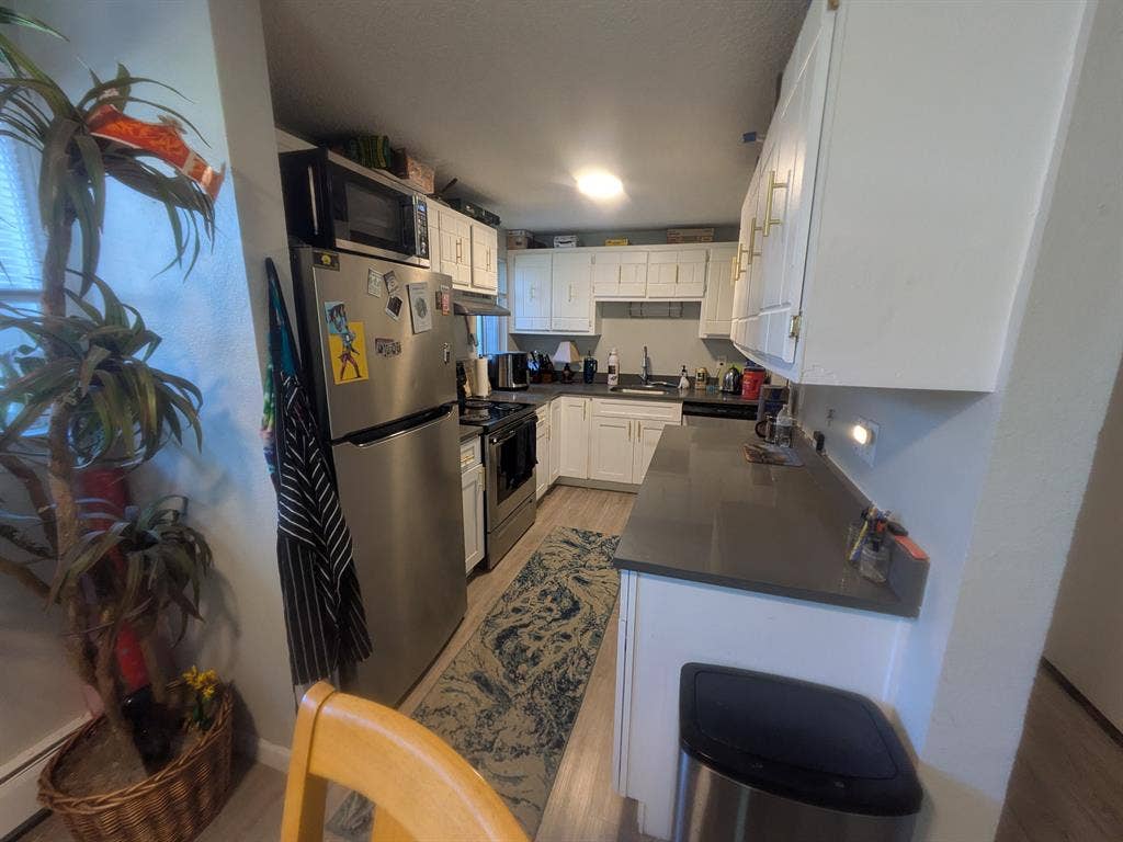 Cheap room available July 1st
