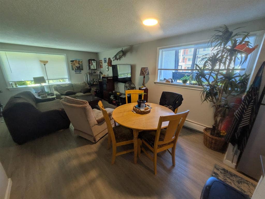 Cheap room available July 1st