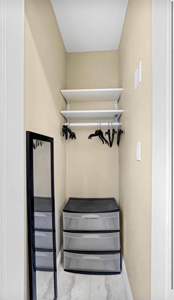 CHARMING FULLY FURNISHED STUDIO