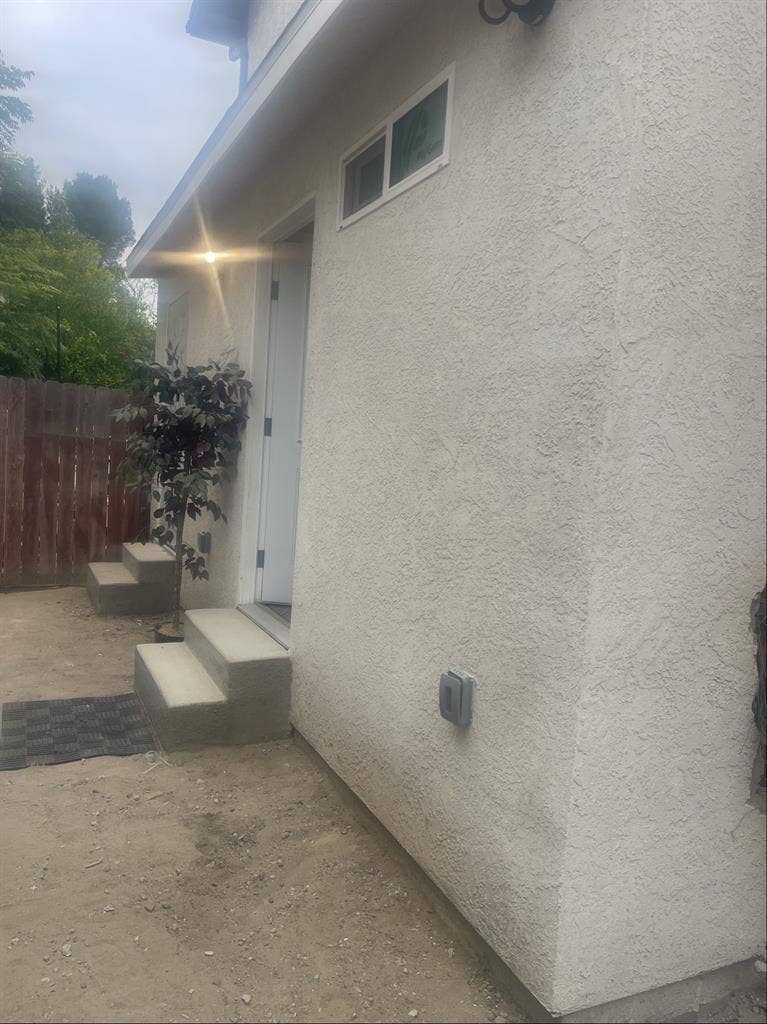 CHARMING FULLY FURNISHED STUDIO
