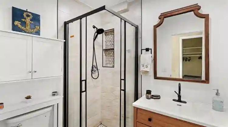 CHARMING FULLY FURNISHED STUDIO
