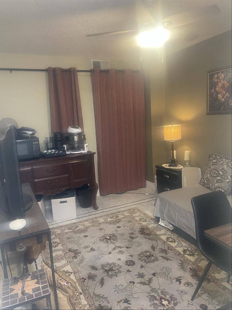 CHARMING FULLY FURNISHED STUDIO