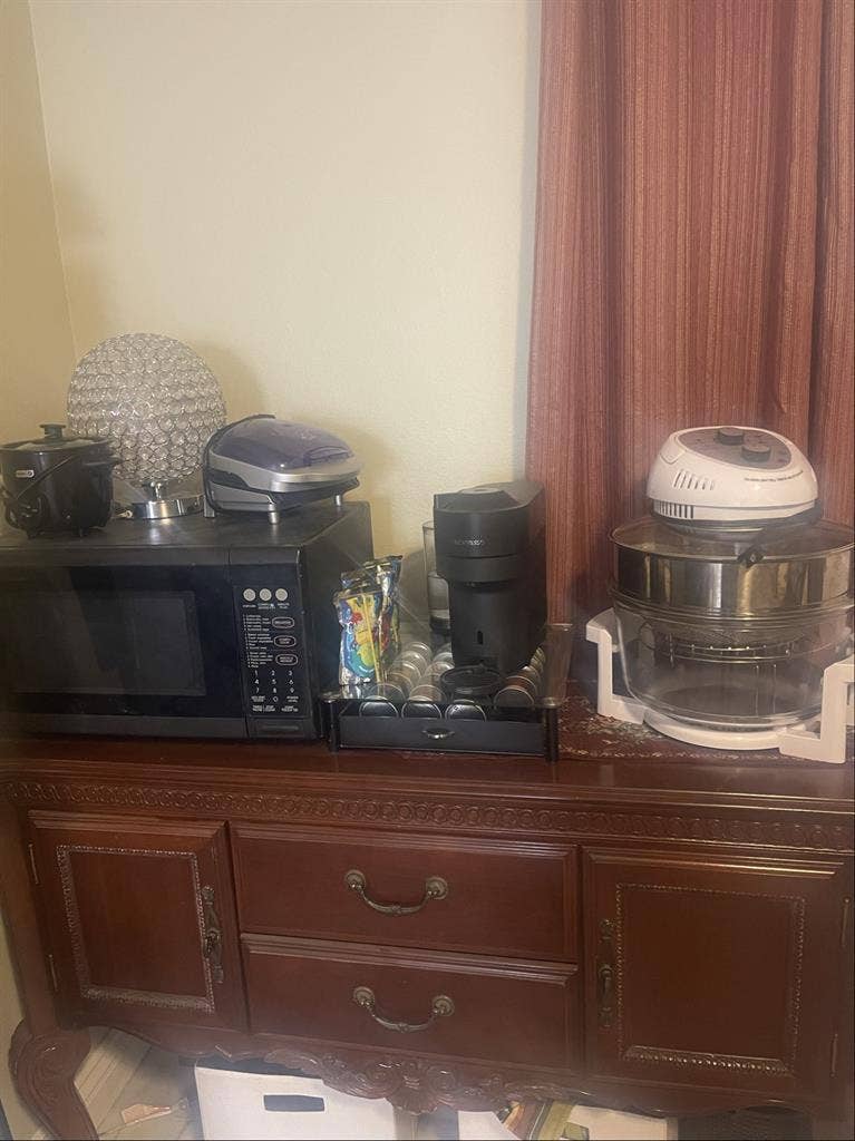 CHARMING FULLY FURNISHED STUDIO