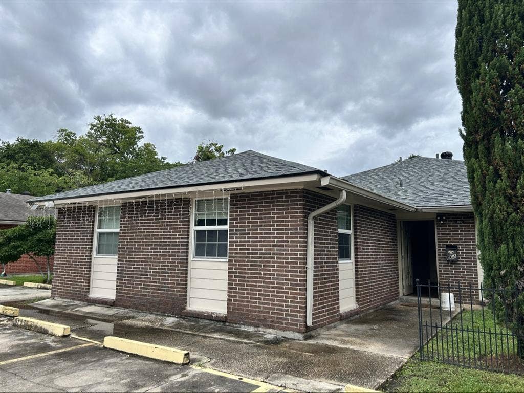 Looking for a clean roommate