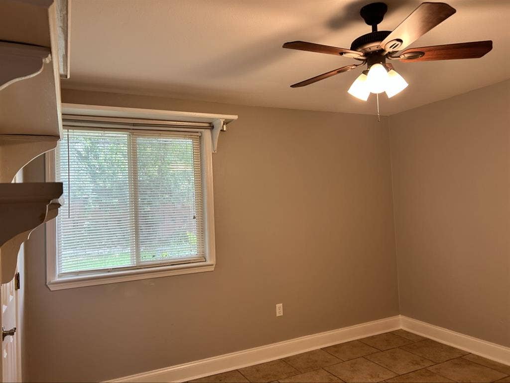 Looking for a clean roommate