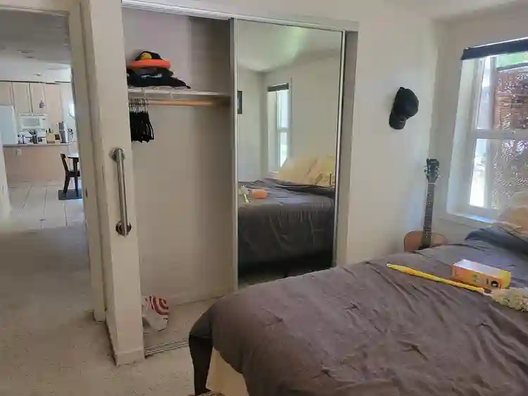 Looking for male roommate