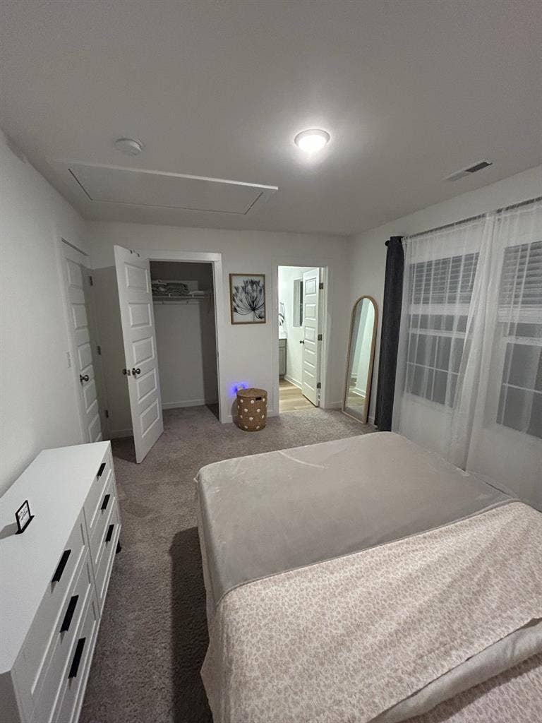 Quiet Home - Room for Rent