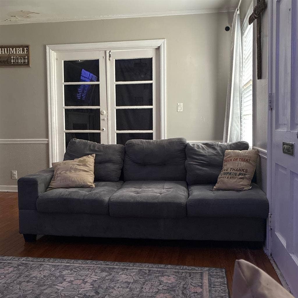 Cute midtown 3/1 home. Quiet!