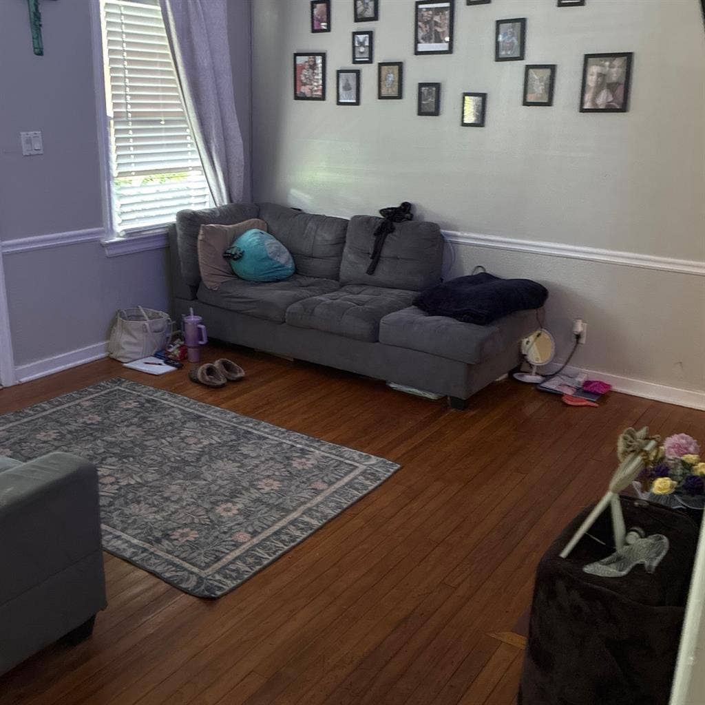 Cute midtown 3/1 home. Quiet!