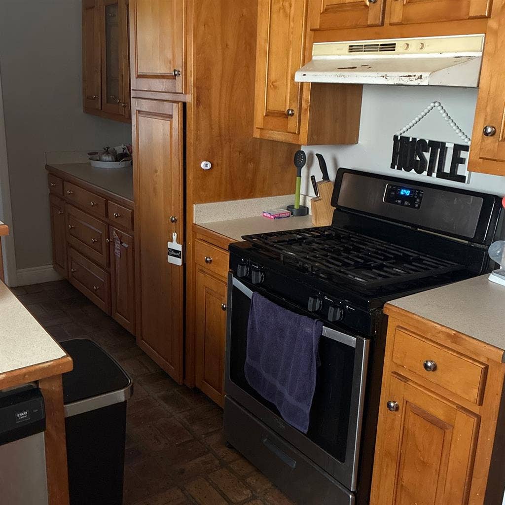 Cute midtown 3/1 home. Quiet!