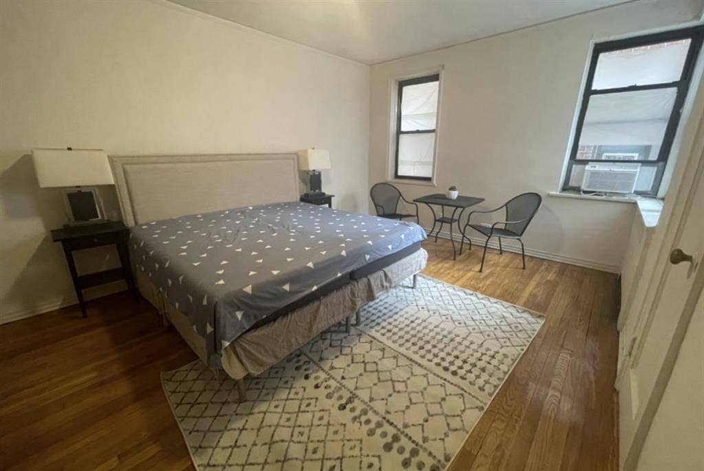 Bright Unfurnished King size room