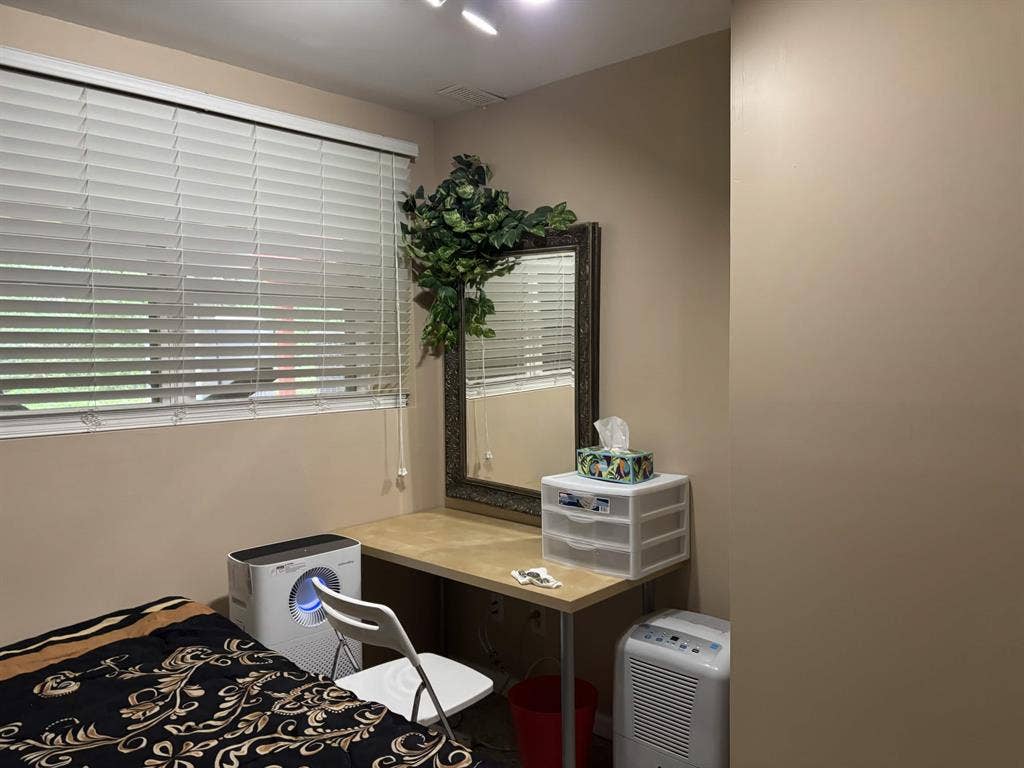 Private basement room in townhouse