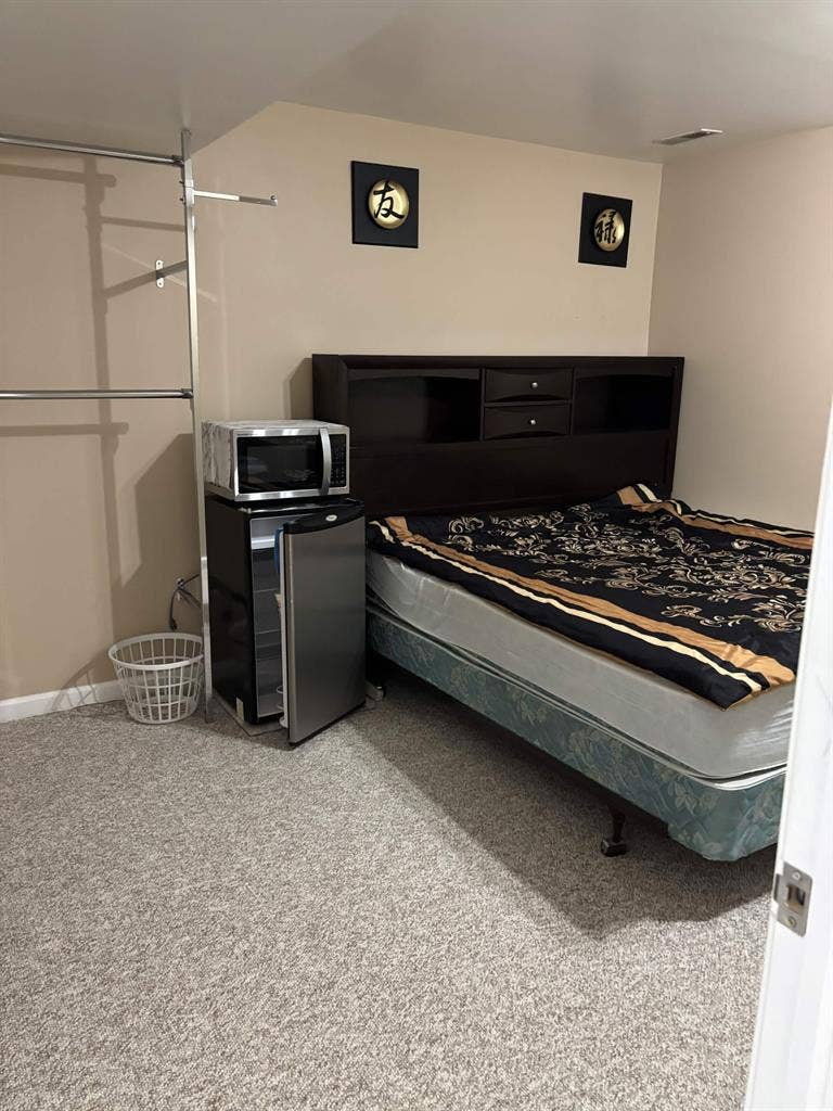 Private basement room in townhouse