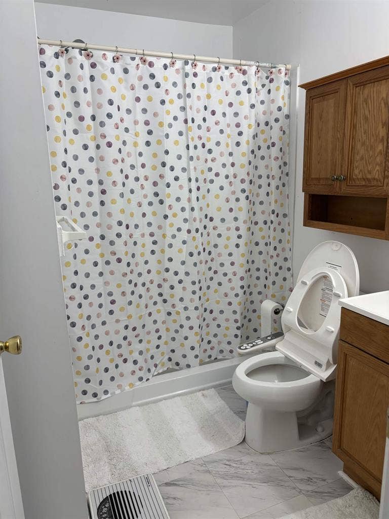 Private basement room in Townhouse