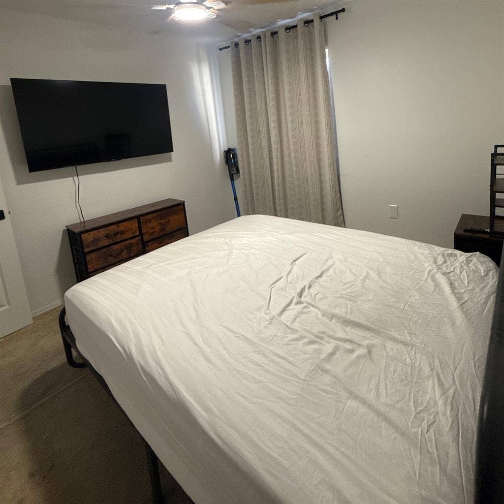Room for rent - Gilbert & Warner