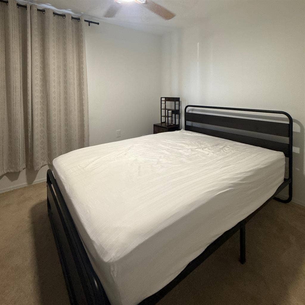 Room for rent - Gilbert & Warner