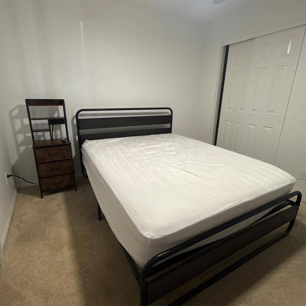 Room for rent - Gilbert & Warner