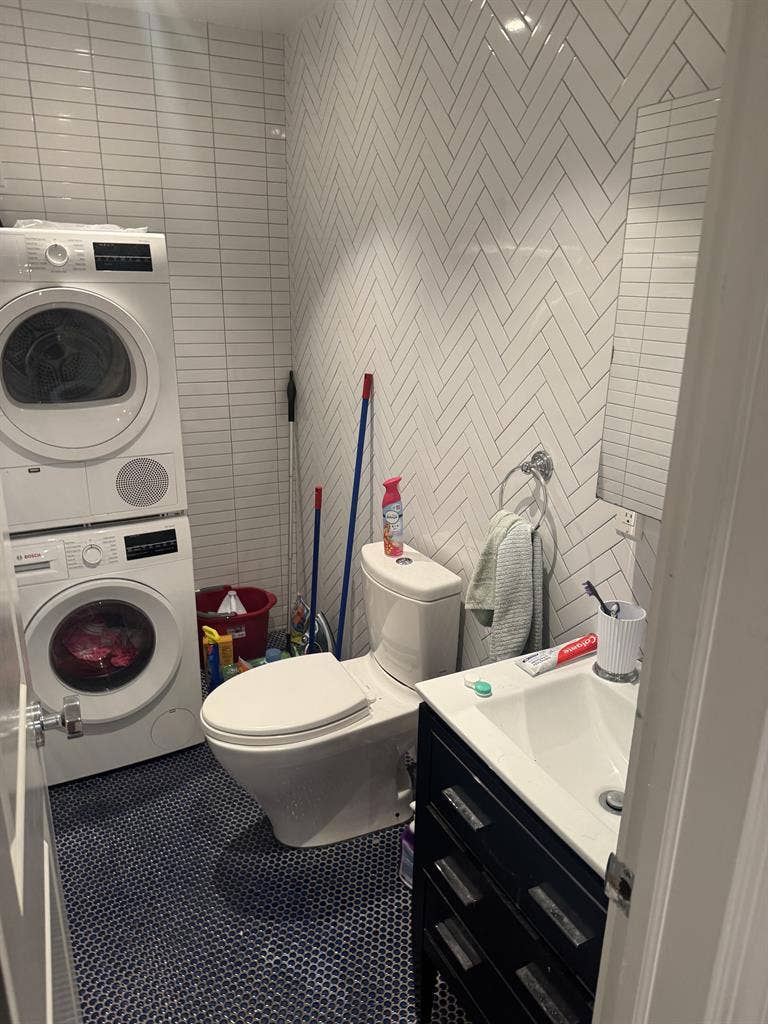4 BR Apt w/ Patio in Williamsburg