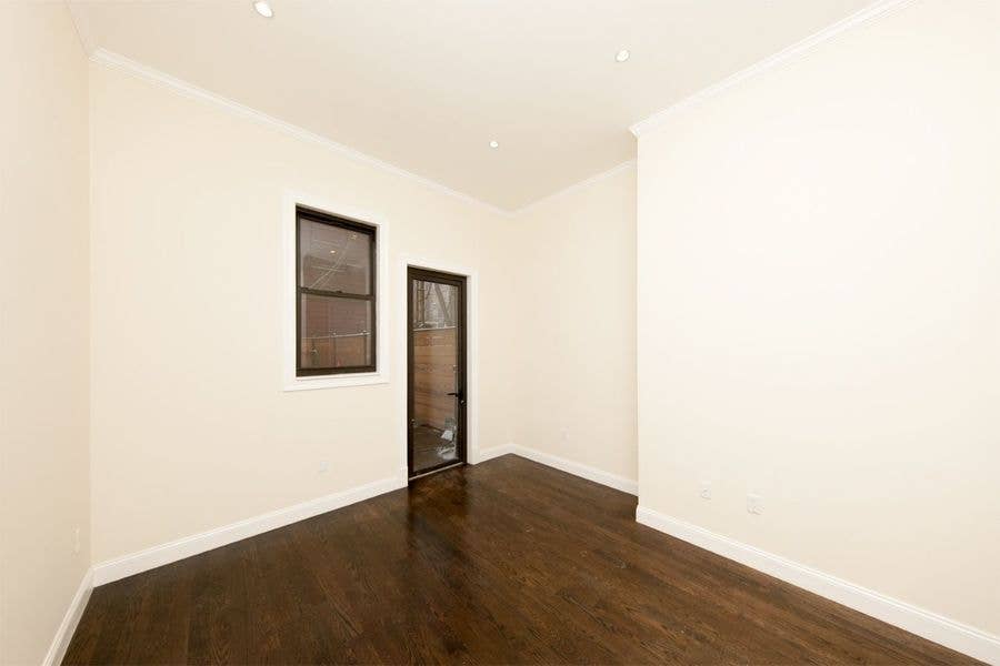 4 BR Apt w/ Patio in Williamsburg