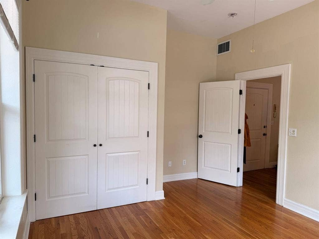 $800 2x2 apt one block from UA!