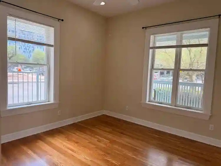 $800 2x2 apt one block from UA!