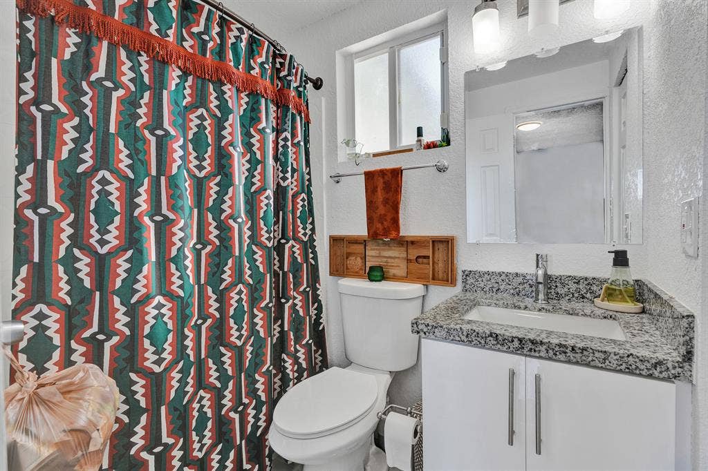 Spacious Room in North Miami Beach