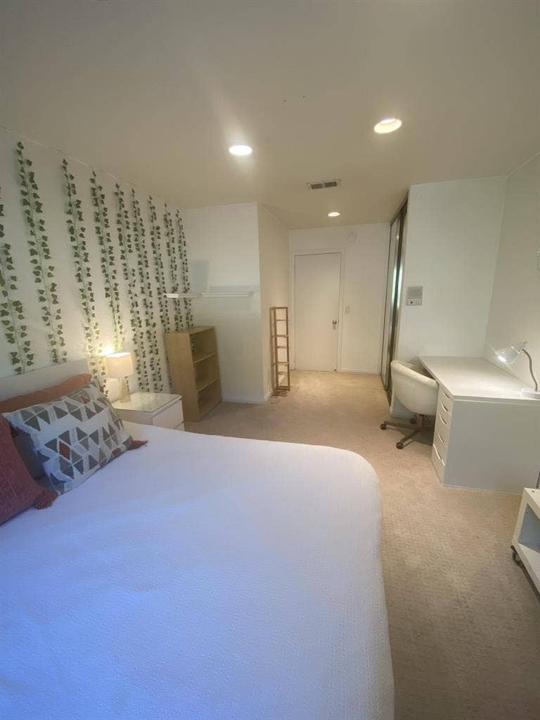 Room for rent in private home